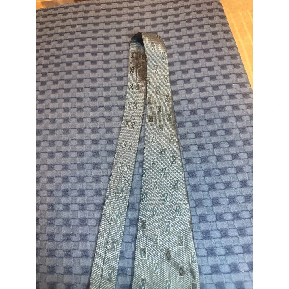 Stafford Tie Blue  100% Silk Neck Made in Italy Geometric Pattern